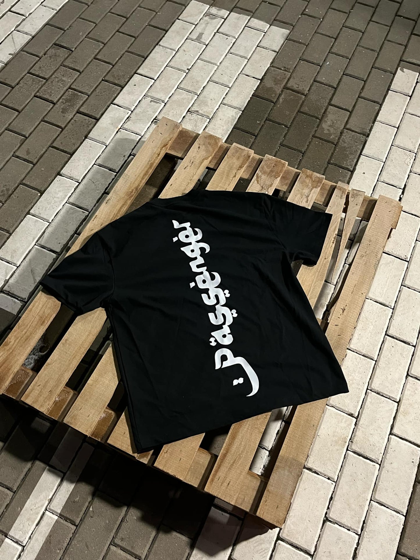 PASSENGER BLACK TEE